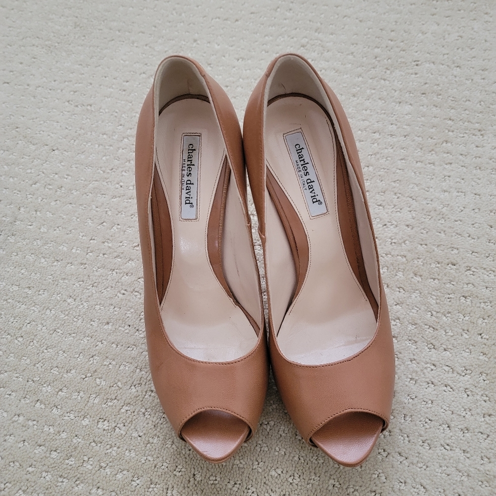 Charles David Camel peep toe platform heels. Size 8
